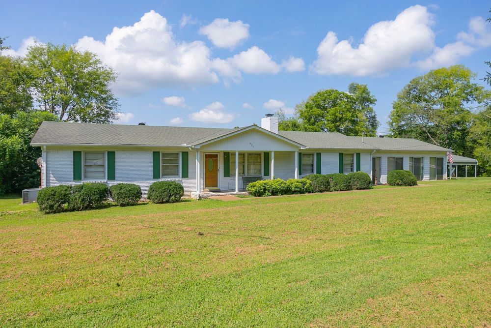 Three Oaks Village: 931 Baker Rd, Columbia, TN 38401